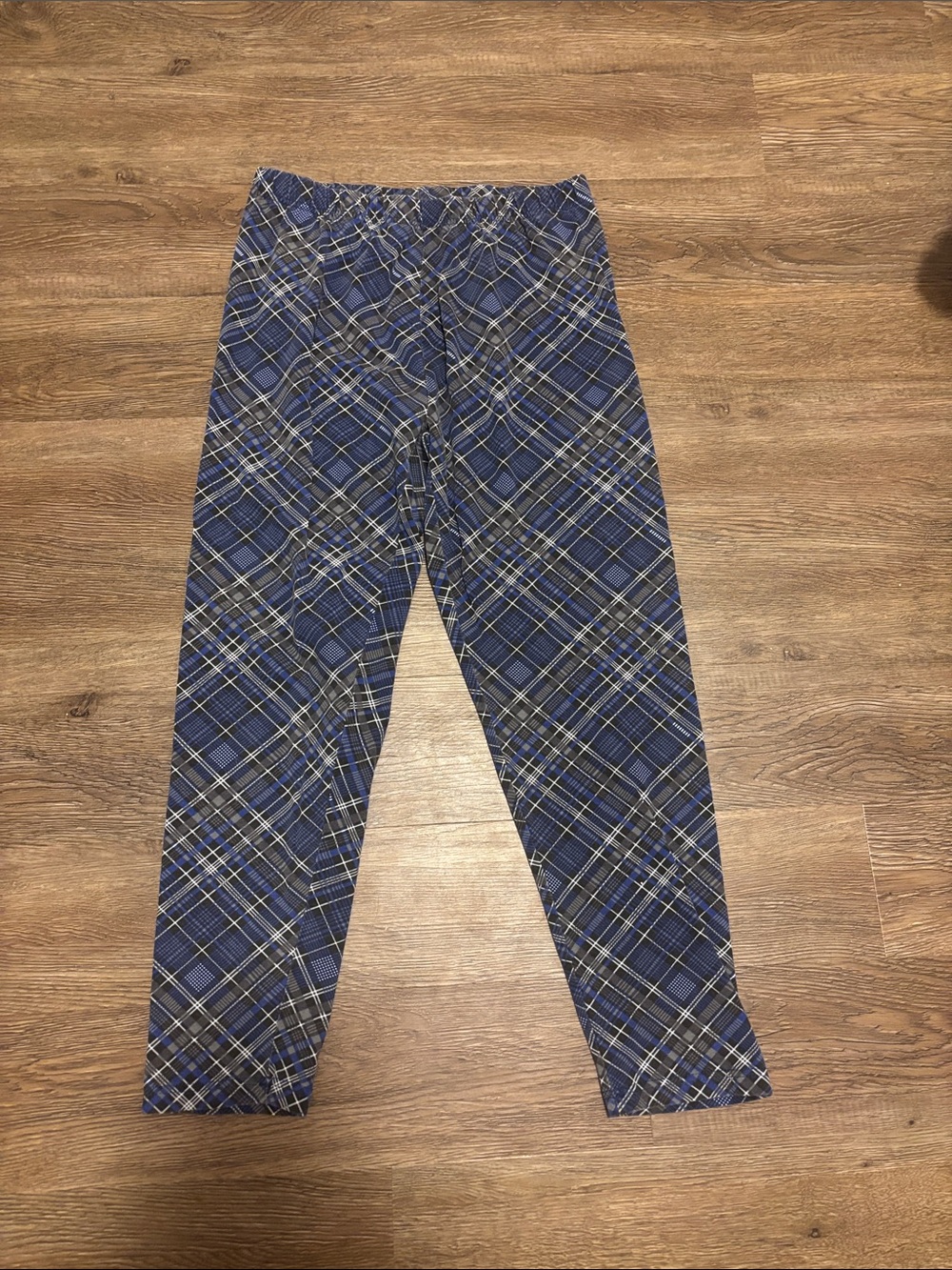 women’s blue and black leggings